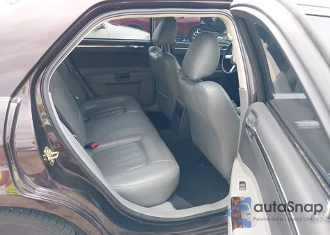 2005 Chrysler 300C z USA, uszkodzony, nr VIN 2C3JA63H05H541000